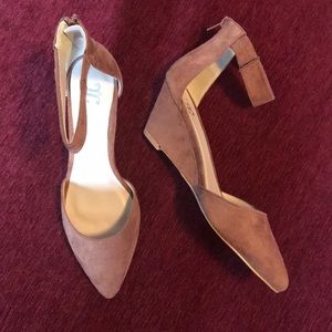 NEW Journee Collection Kova Wedge Pump Tan Size 8